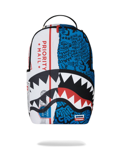 Zaino DevidLabel Sprayground con grafica USPS Priority Mail, design a squalo e scomparto per laptop