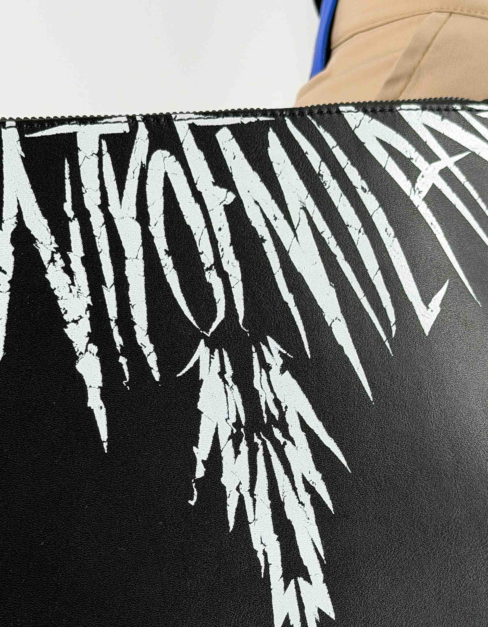 Pochette Logo Black / White Wings