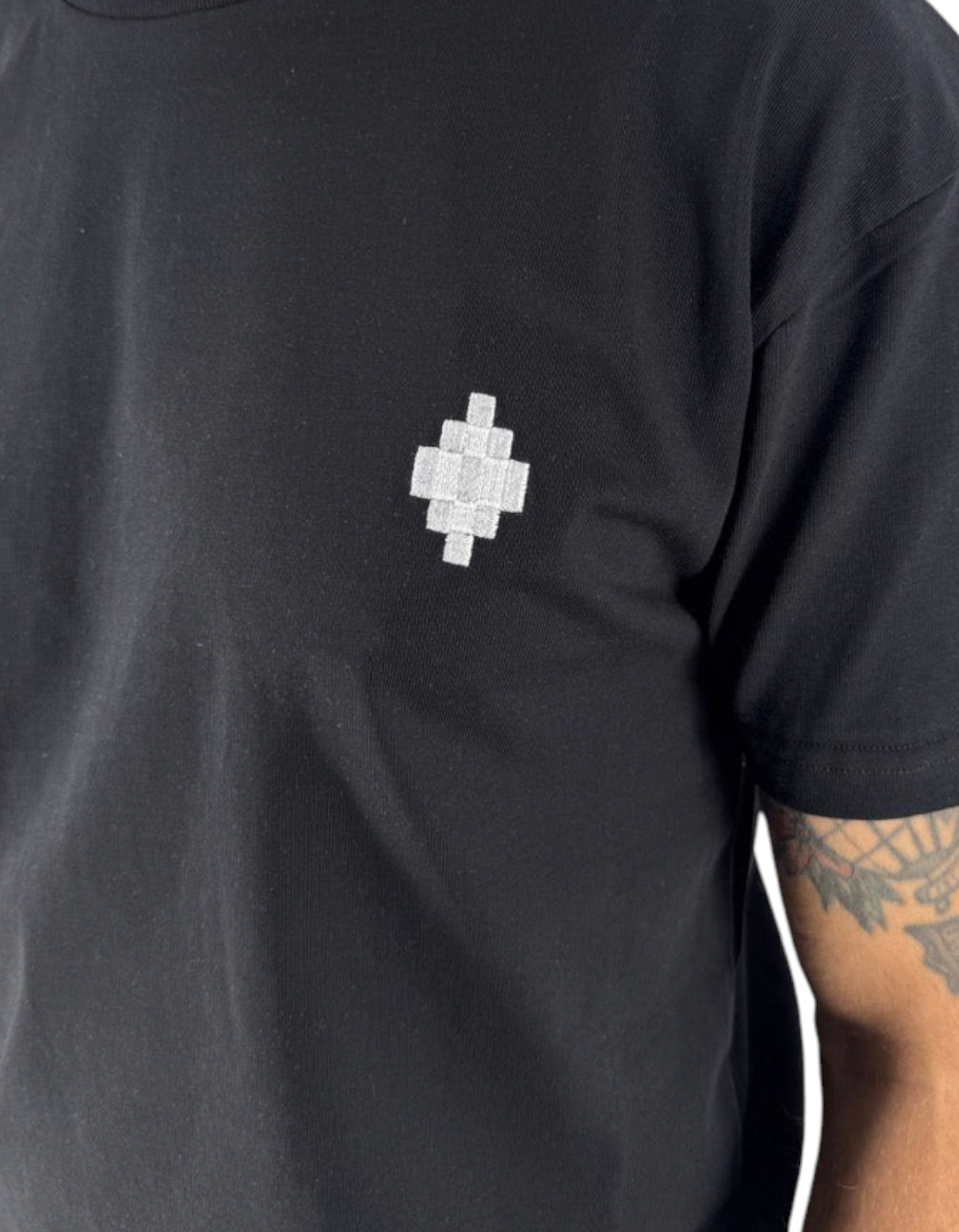 T-shirt nera in cotone Marcelo Burlon County Of Milan con logo a croce ricamato, proposta da DevidLabel
