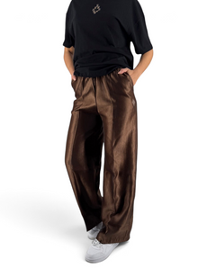 Pantalone donna in raso color cioccolato DevidLabel con gamba fluida e vestibilità ampia