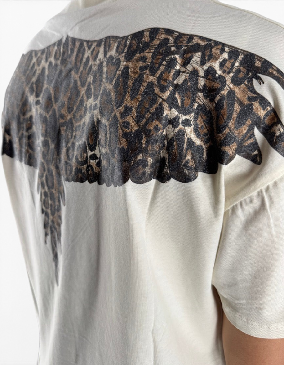 Maglia donna DevidLabel Marcelo Burlon in jersey color latte con stampa grafica animalier sulle spalle