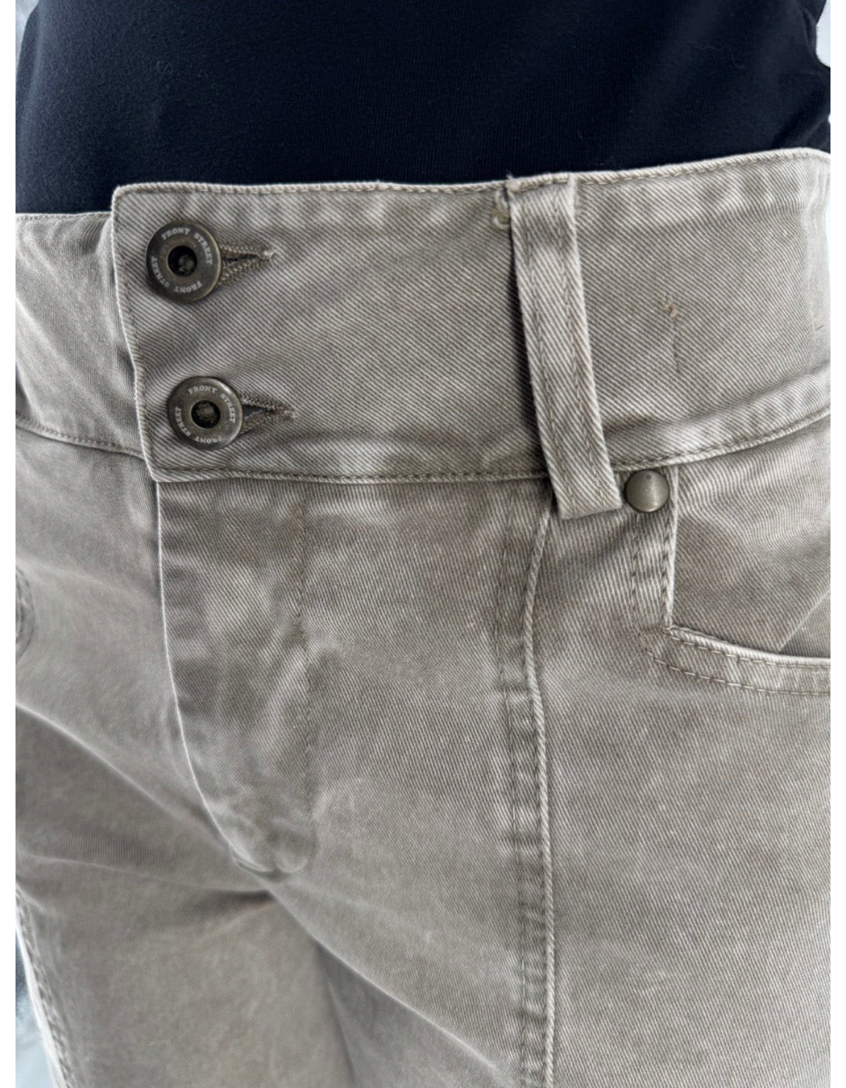 Front Street Pantalone Cargo Multi Pocket - dettaglio chiusura frontale e cuciture