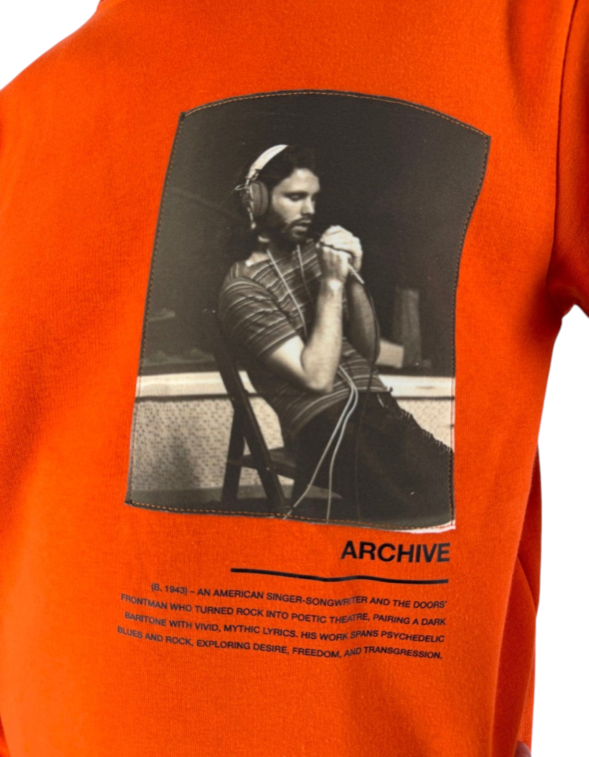 Felpa girocollo arancione Ko Samui in misto cotone con stampa grafica musicale ispirata a Jim Morrison