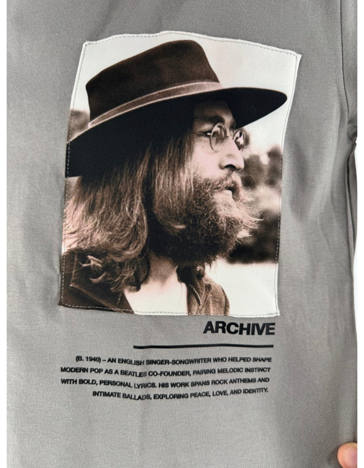 T-shirt grigia in cotone Ko Samui con stampa fotografica di John Lennon e dettagli grafici stile archivio