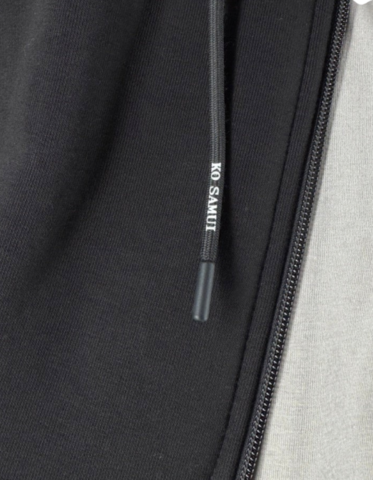 Dettaglio della felpa full zip nera Ko Samui in misto cotone con coulisse logata Ko Samui