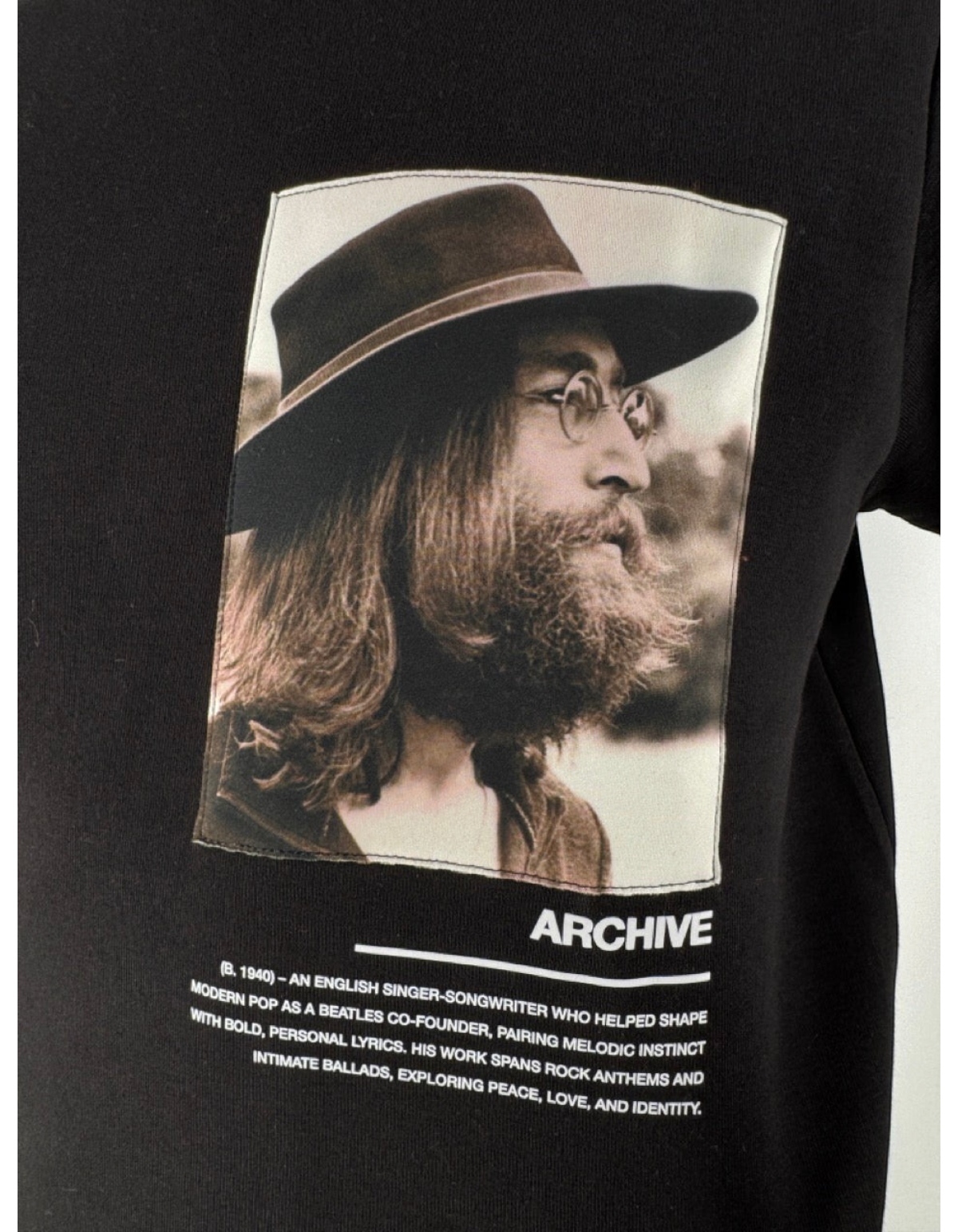 Felpa girocollo nera Ko Samui in misto cotone con stampa fotografica di John Lennon e dettagli grafici Archive