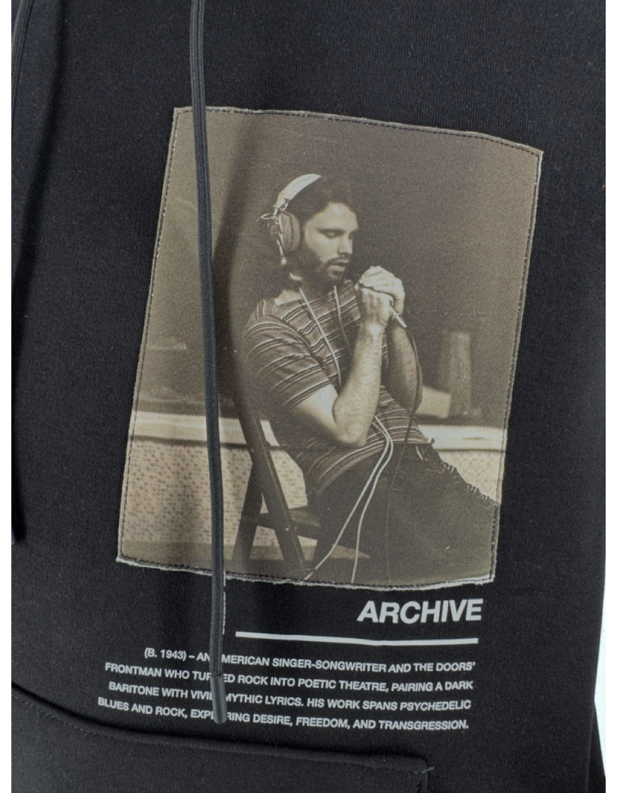 Felpa con cappuccio nera Ko Samui in misto cotone con stampa grafica musicale e dettagli testuali sul petto