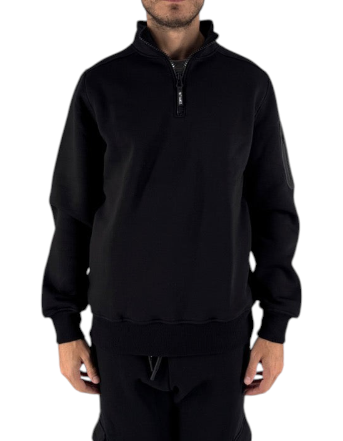 Felpa mezza zip nera Ko Samui in misto cotone con vestibilità regular fit, indossata da un uomo