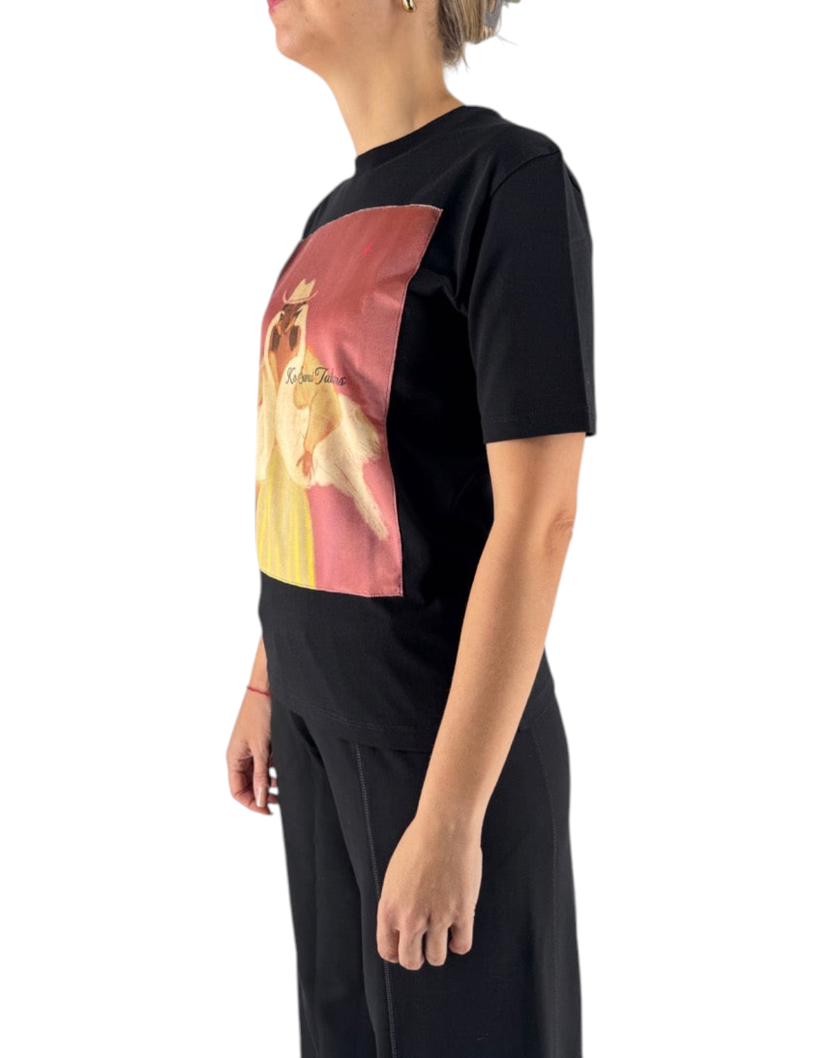 T-shirt nera over fit Ko Samui in cotone con stampa grafica effetto velluto Goose, vista laterale su modella