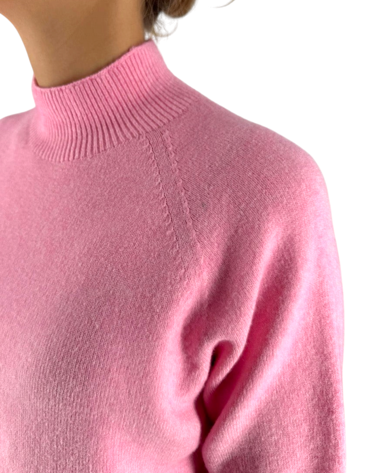 Maglia Manila Grace a maniche corte color rosa candy con collo a lupetto in misto viscosa e finiture a costine