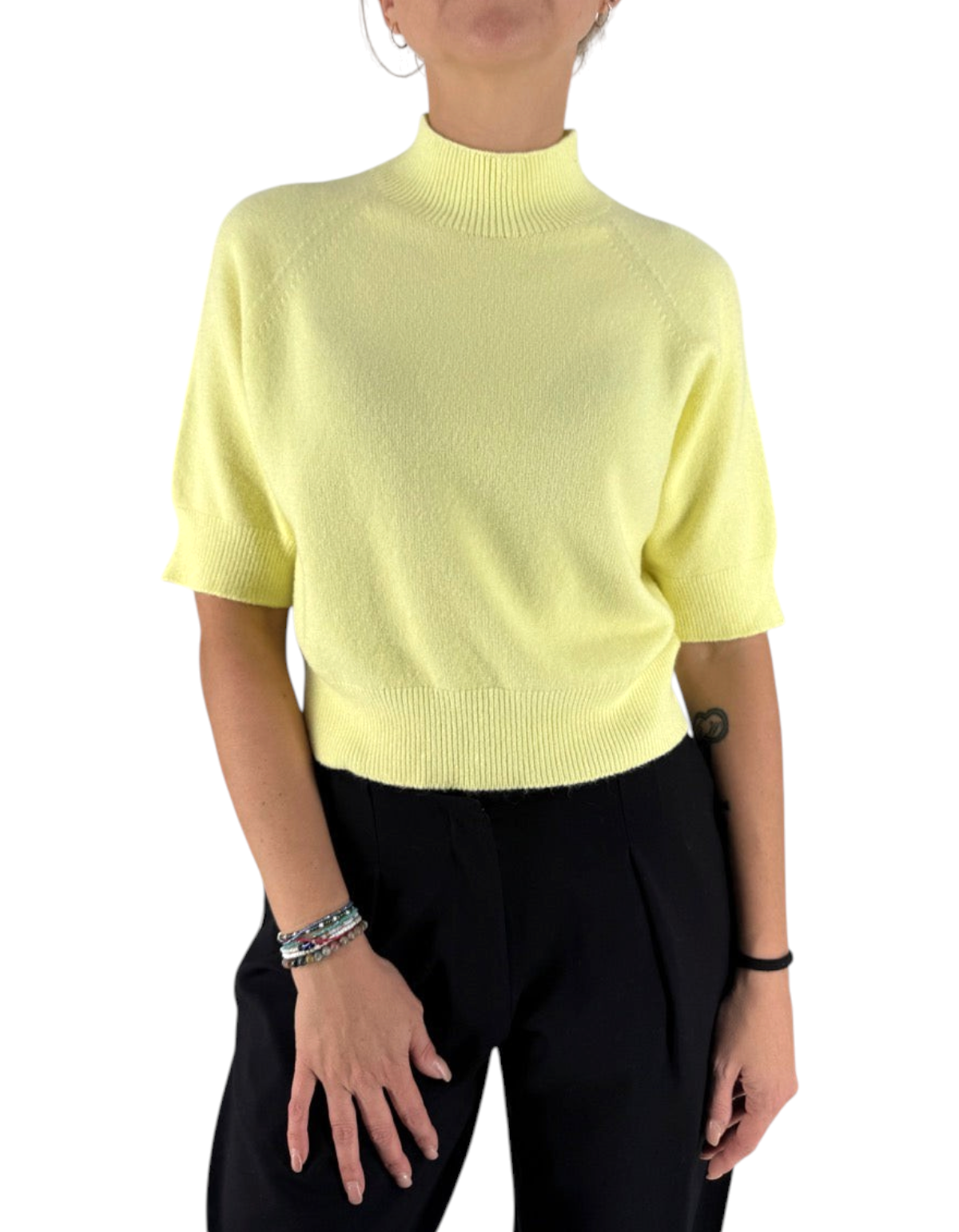 Maglia Manila Grace a manica corta color giallo lime pallido con collo a lupetto e finiture a costine