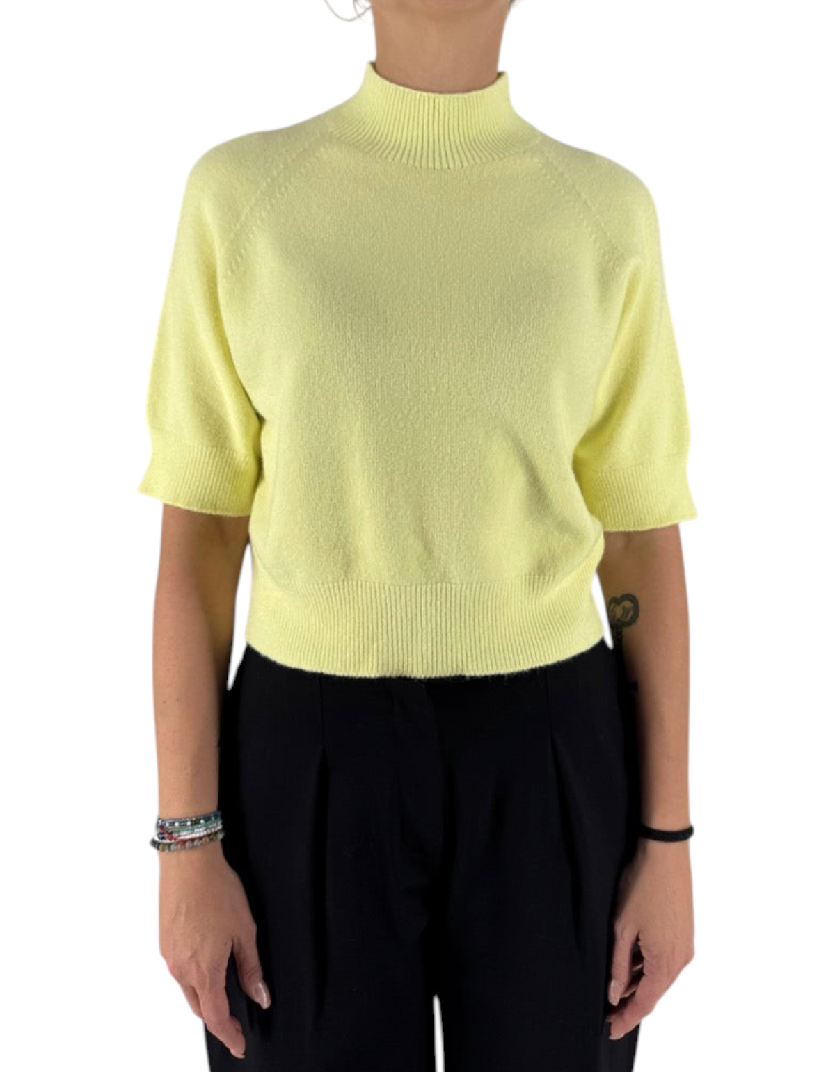 Maglia Manila Grace cropped color giallo lime pallido con collo a lupetto, maniche corte e finiture a costine