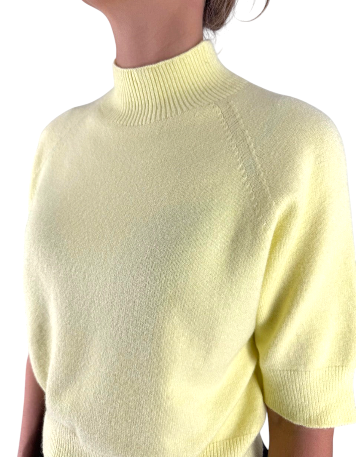 Maglia Manila Grace a manica corta color giallo lime pallido con collo a lupetto e finiture a costine