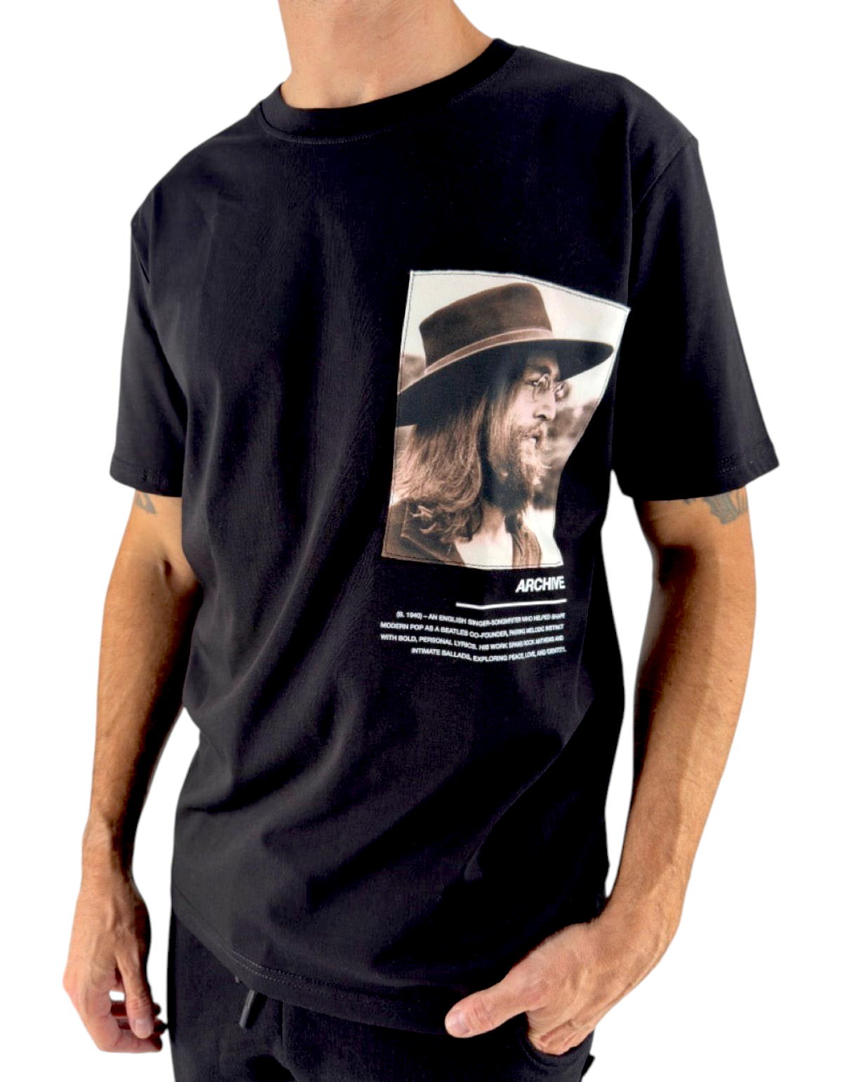 T-shirt nera in cotone DevidLabel con stampa grafica di John Lennon e vestibilità regular fit