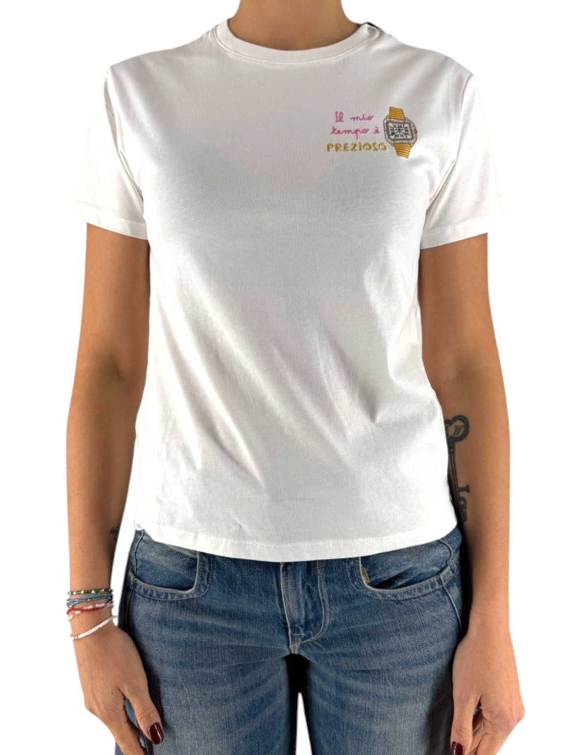 T-shirt bianca in cotone DevidLabel modello Emilie W con ricamo a strass e scritta Tempo Prezioso sul petto