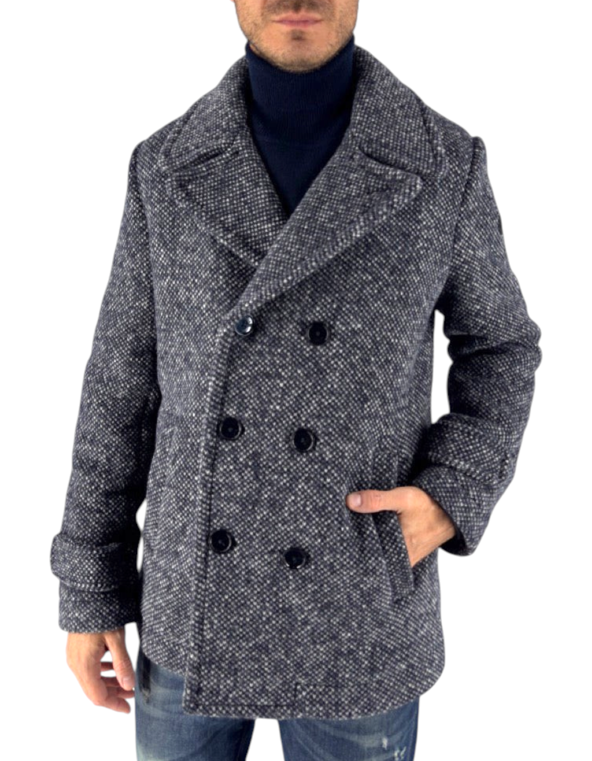 Peacoat Distretto 12 Blasius color oceano in misto lana con chiusura doppiopetto indossato da un uomo
