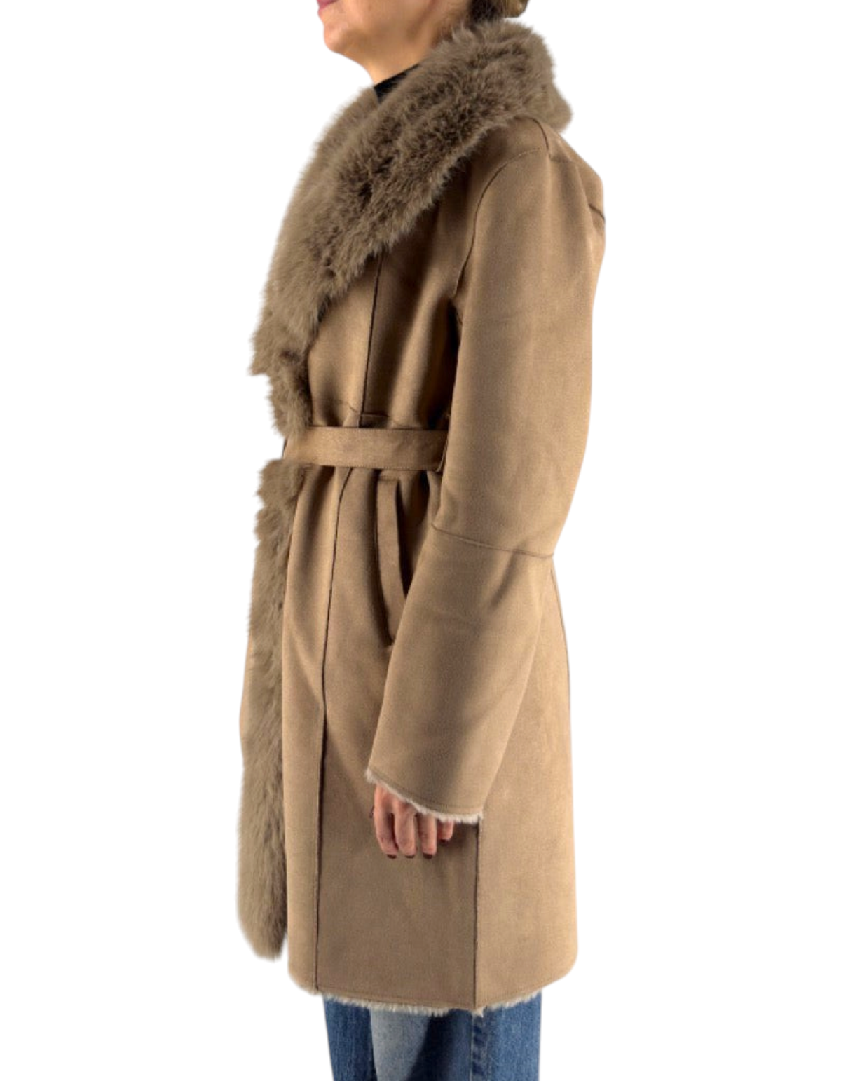 Cappotto in pelliccia sintetica color tortora con finiture effetto suede e collo in eco-fur, vista laterale