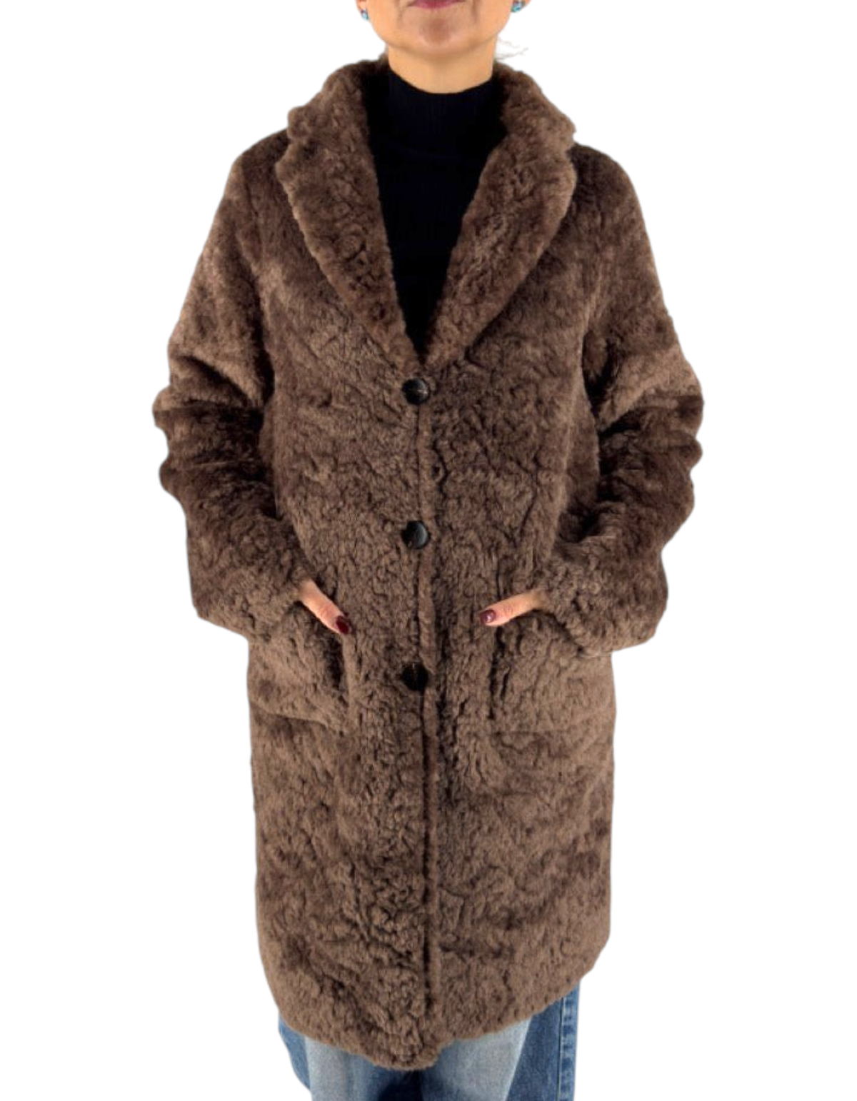 Cappotto reversibile color fango in pelliccia sintetica con chiusura a bottoni e tasche frontali