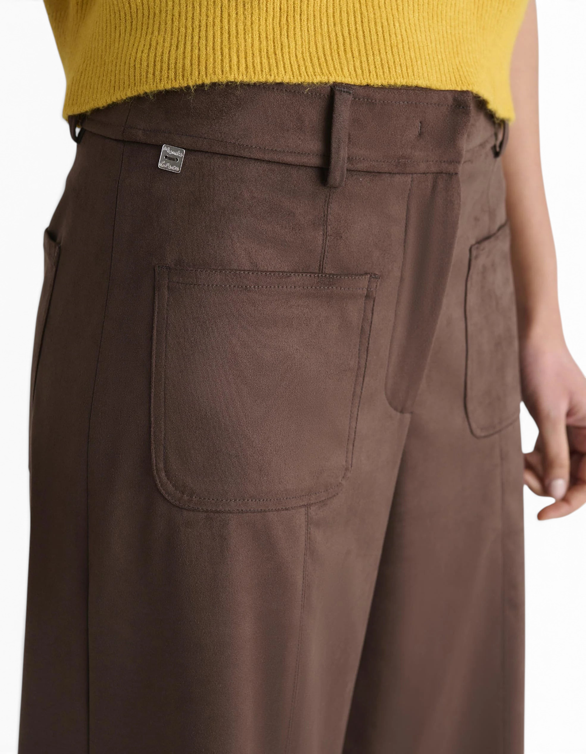 Pantalone straight DevidLabel color potting soil con tasche frontali applicate e dettaglio metallico in vita