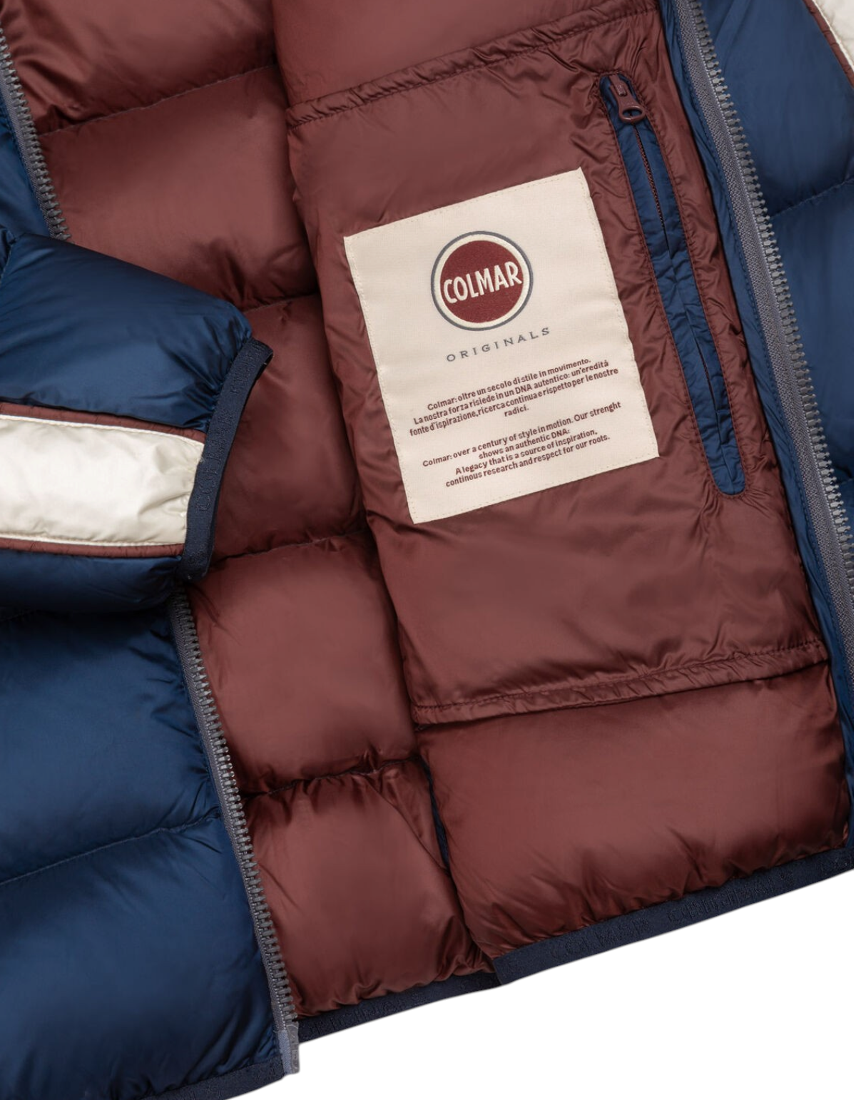 Colmar Originals Piumino Heritage con cappuccio blu navy, indossato, vista posteriore