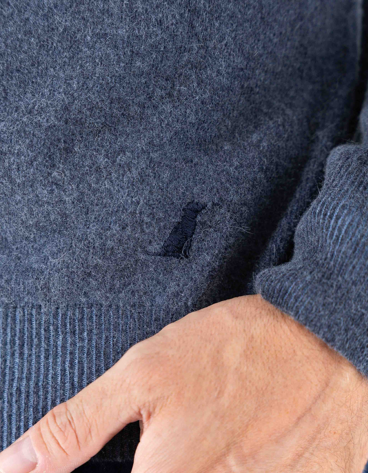 Devid Label Bergen - Maglia Girocollo - Lana Cashmere – dettaglio prodotto 3 – Master SKU DL_DL006_320_NOTTE