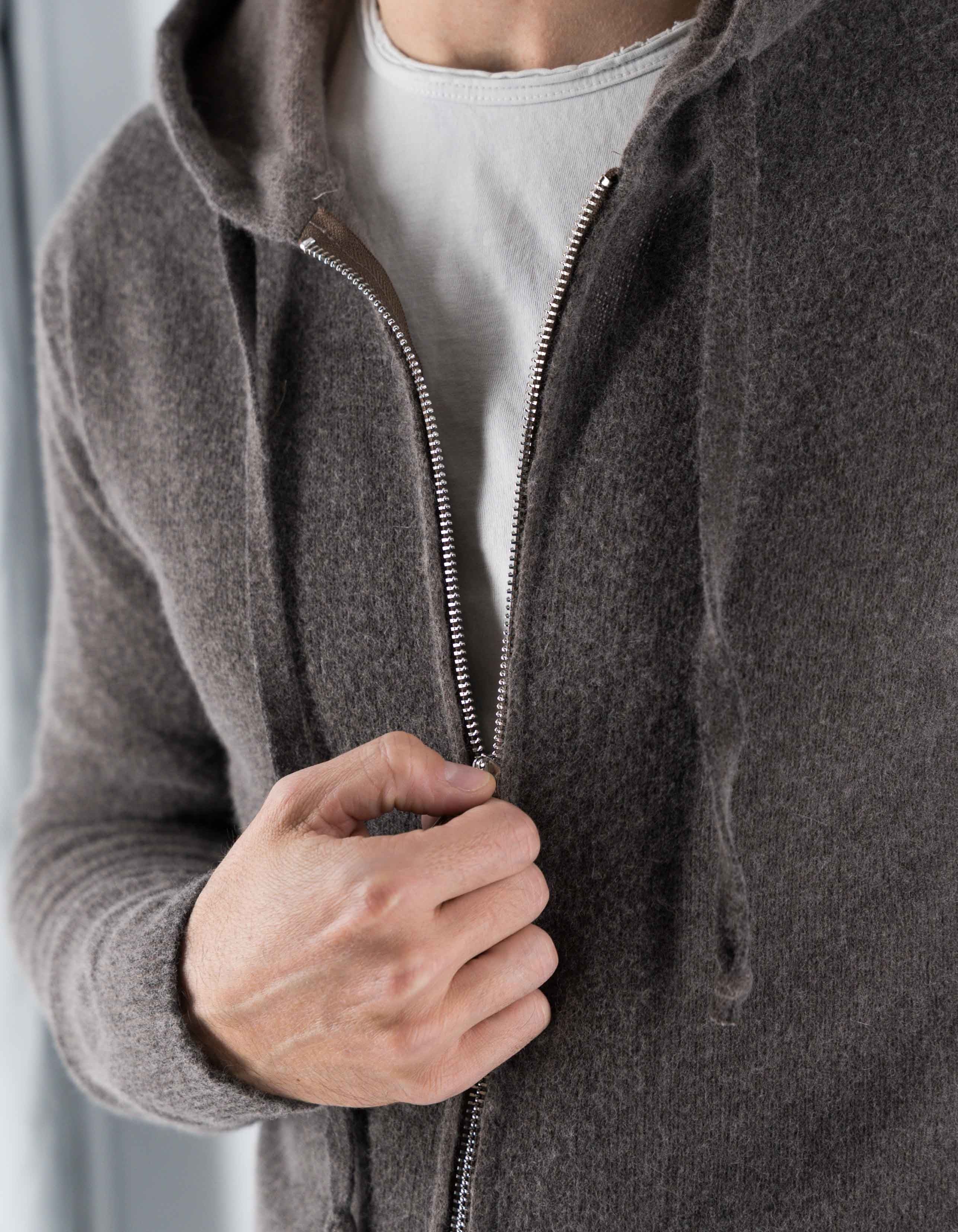 Devid Label Goteborg - Maglia Zip con Cappuccio - Lana Cashmere, Moro – dettaglio prodotto 2 – Master SKU DL_DL010_MORO