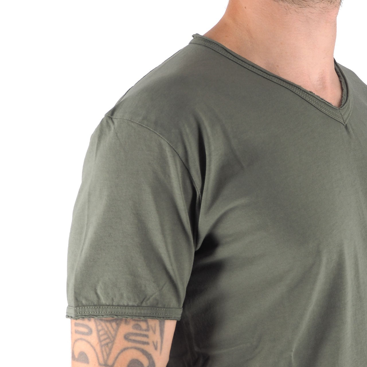 Devid Label Mosca - T-shirt Scollo V - Taglio Vivo, Verde Militare – dettaglio prodotto 2 – Master SKU DL_MOSCA VERDE MILITARE