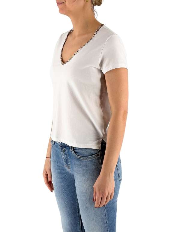 Devid Label Nairobi - T-shirt Scollo V - Leo Print, Bianco – dettaglio prodotto 4 – Master SKU DL_V COLLAR LEO BIANCO