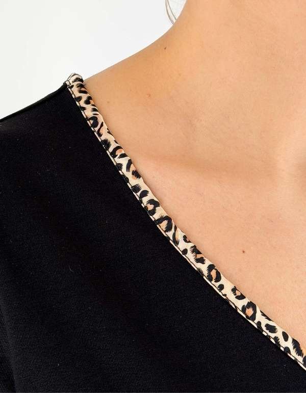 Devid Label Nairobi - T-shirt Scollo V - Leo Print, Nero – dettaglio prodotto 2 – Master SKU DL_V COLLAR LEO NERO
