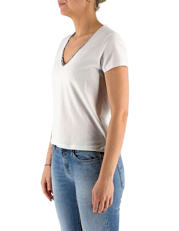 Devid Label Savannah - T-shirt Scollo V - Zebra Print, Bianco – dettaglio prodotto 3 – Master SKU DL_V COLLAR ZEBRA BIANCO