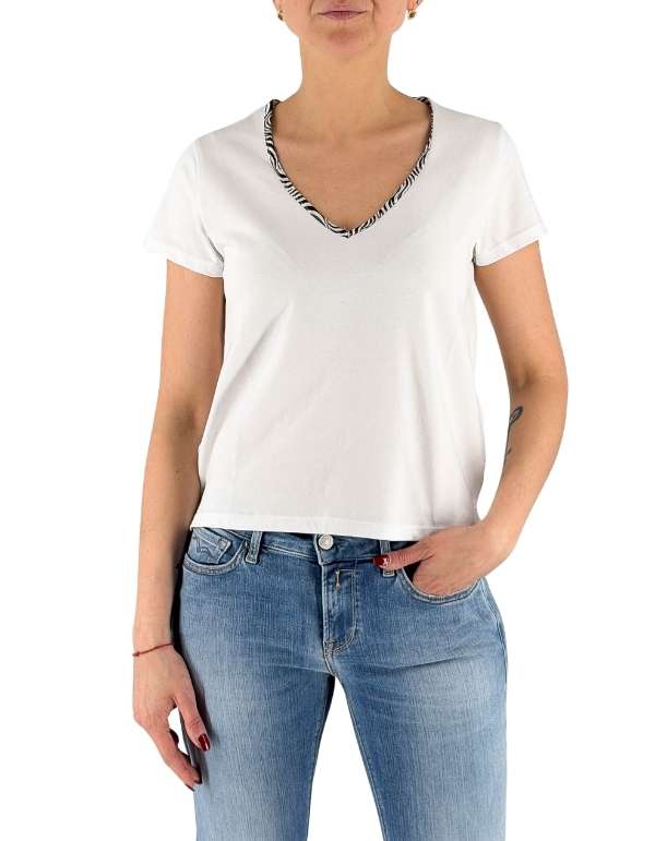 Devid Label Savannah - T-shirt Scollo V - Zebra Print, Bianco – dettaglio prodotto 5 – Master SKU DL_V COLLAR ZEBRA BIANCO