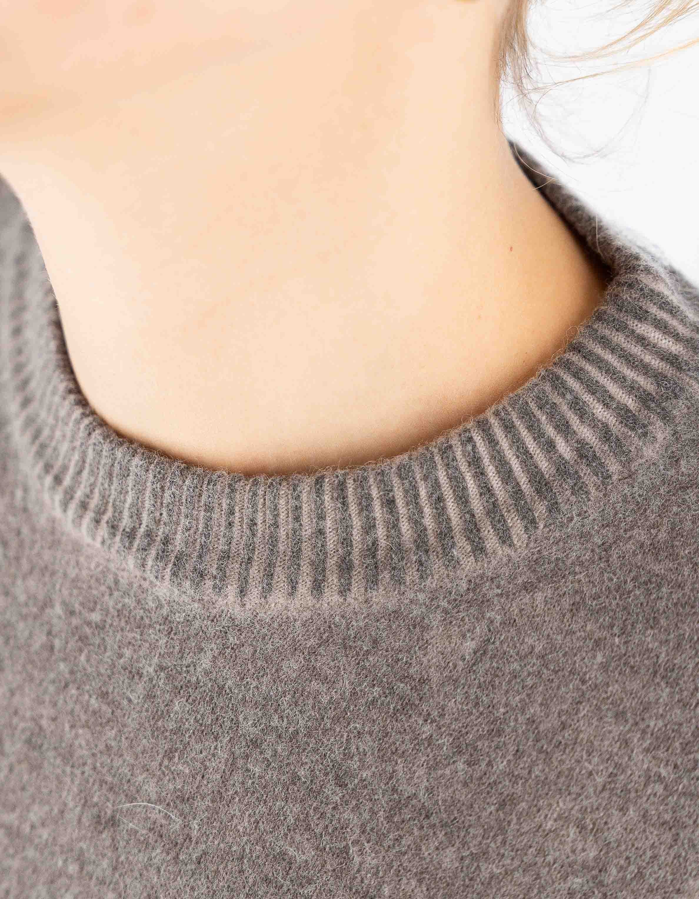 Devid Label Tromsoe - Maglia Girocollo - Lana Cashmere, Tortora – dettaglio prodotto 2 – Master SKU DL_DL020_TORTORA_CAMPIONE