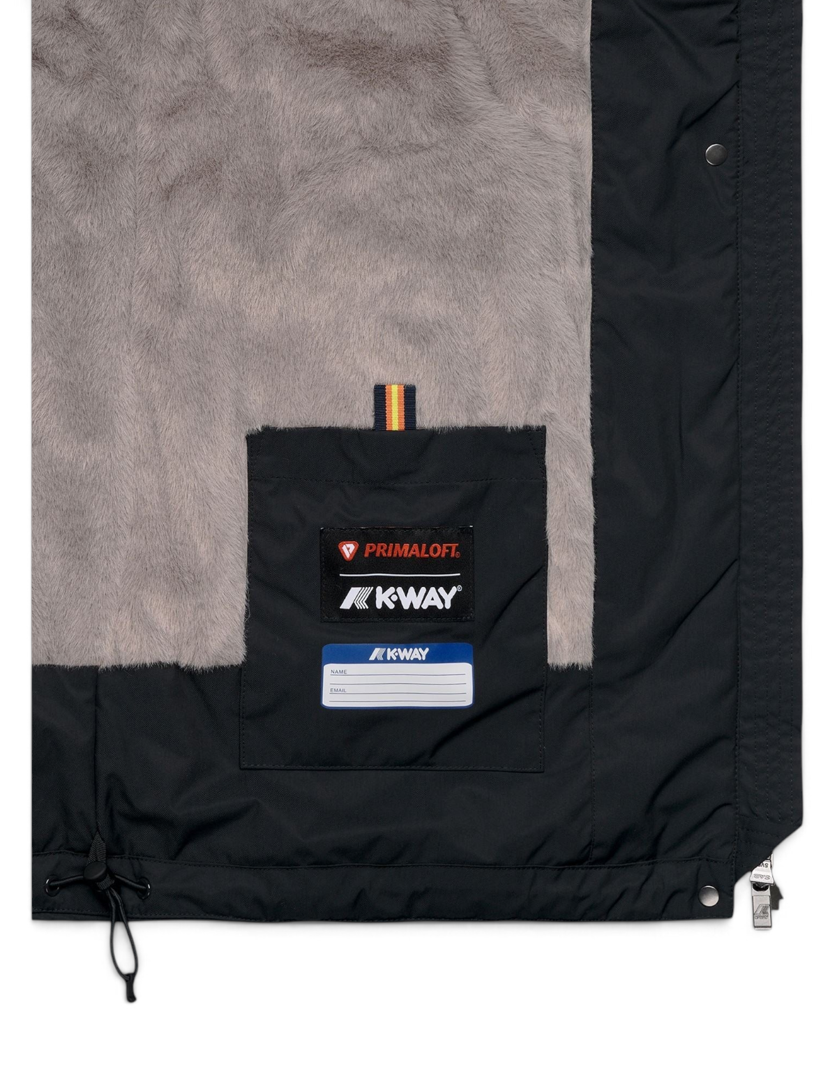 Dettaglio interno della giacca DevidLabel K-Way Sophie Twill Soft Beaver con fodera in pelliccia sintetica grigia