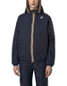 Modella indossa giacca K-Way Le Vrai 4.0 Claude Warm nera con zip iconica multicolore, proposta da DevidLabel