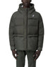 Modello indossa giacca imbottita DevidLabel K-Way Le Vrai 4.0 Aurele Heavy Warm color verde scuro con cappuccio