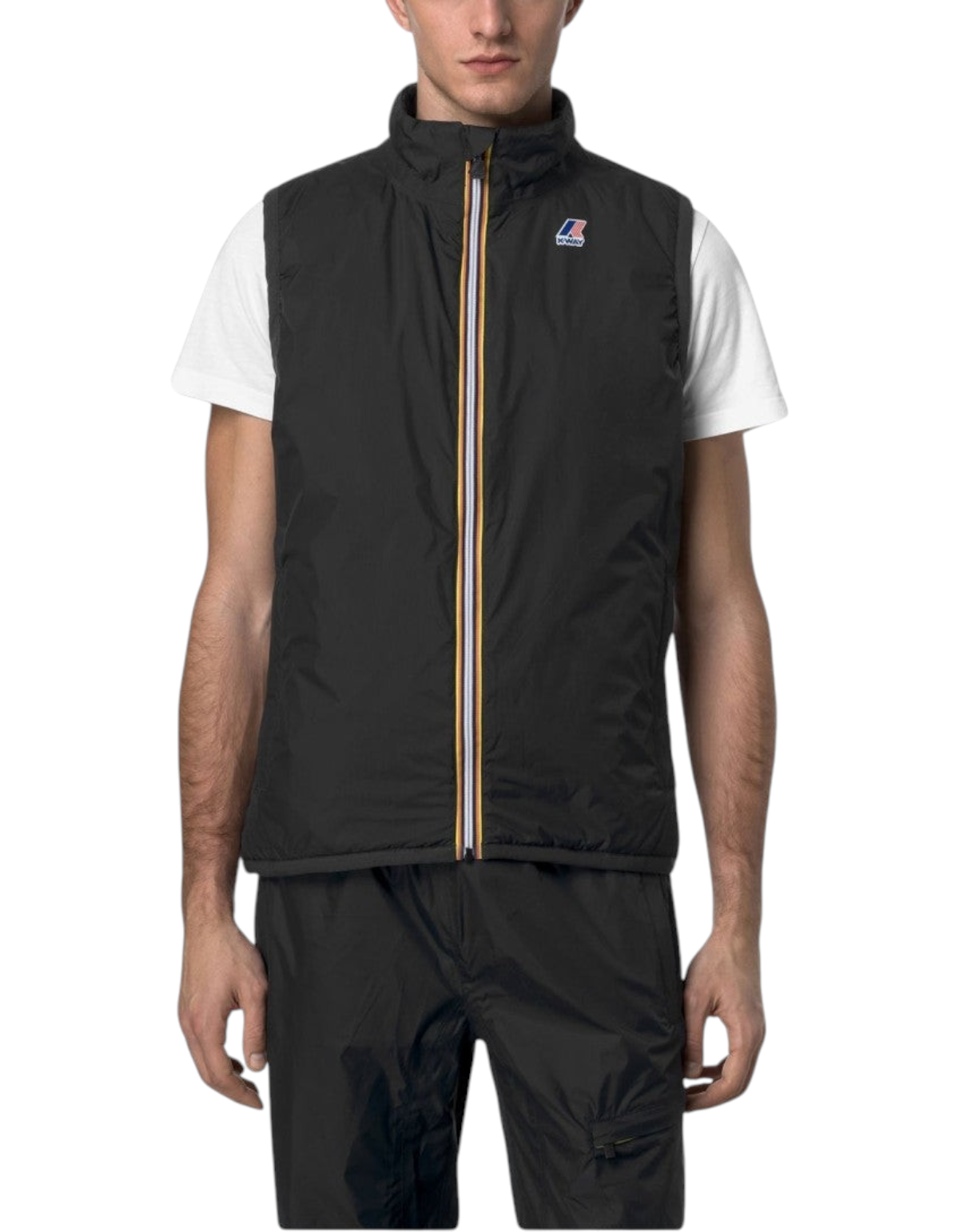 Gilet unisex K-Way Le Vrai 4.0 Rouland Warm nero indossato da un modello, disponibile presso DevidLabel