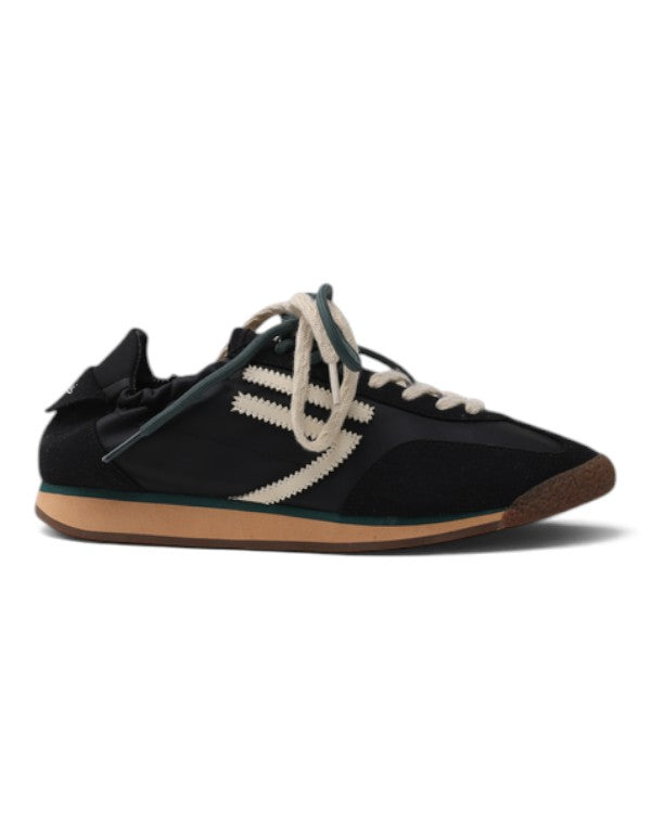 Sneaker donna DevidLabel 6.02 Panther Phantom nere con lacci chiari e suola a contrasto, stile urbano contemporaneo.
