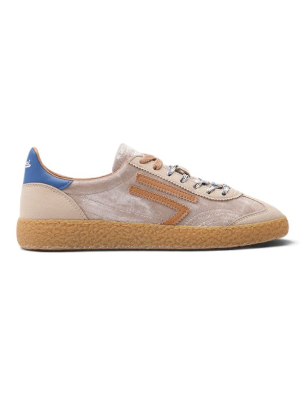 Sneaker DevidLabel 6.01 Xs in velluto color caramello con suola in gomma naturale e dettaglio blu sul tallone