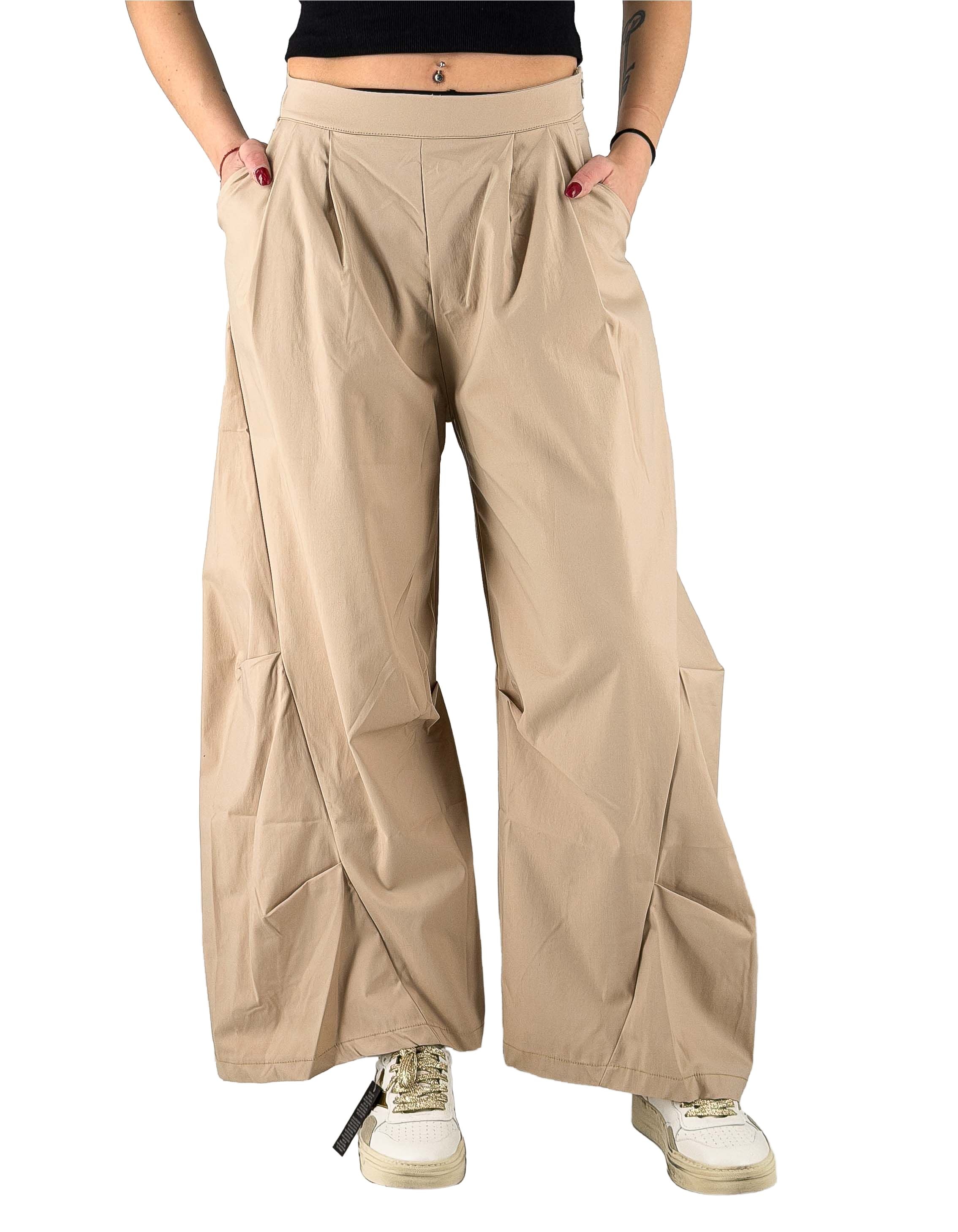 Marcelo Burlon - County Of Milan Pantalone Baloon Donna In Cotone Sabbia – vista principale – Master SKU MBU_26ECM30120_SABBIA