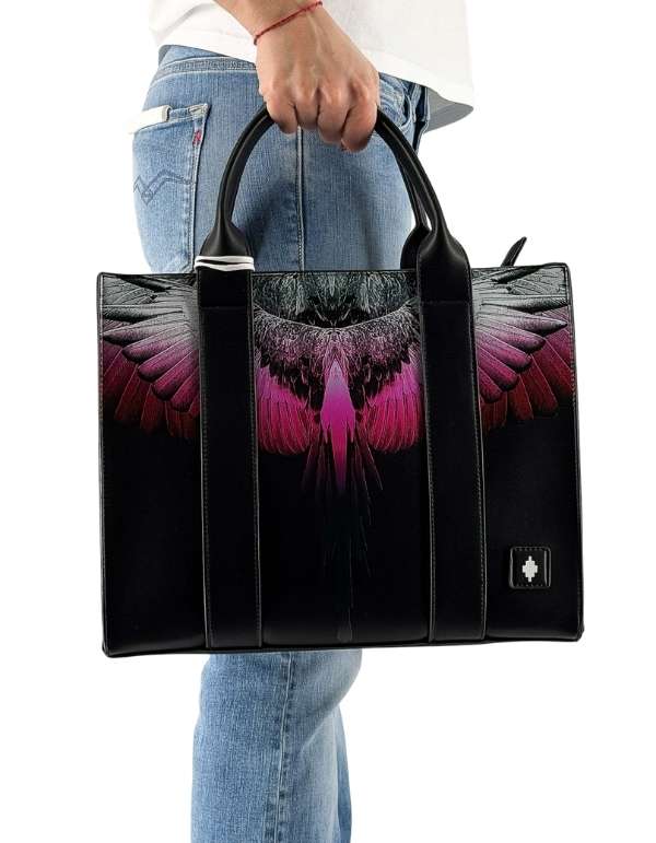 Marcelo Burlon - County Of Milan Tote Bag Medium black / Blue Wings – vista principale – Master SKU MBU_COMAS260444UNICA0912_UNICABLACK_BLUE_WINGS