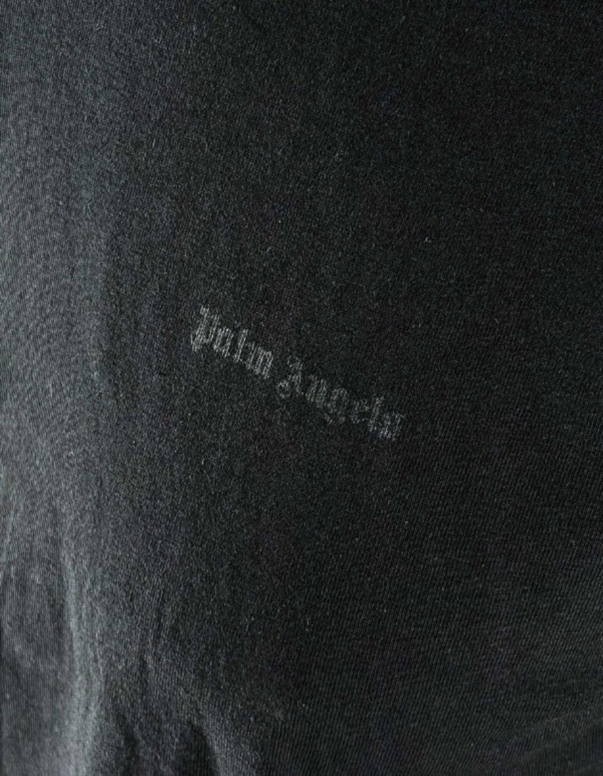 Palm Angels T-Shirt Nera Logo Tonal – dettaglio prodotto 2 – Master SKU PLA1UMWTS04TR-BLA