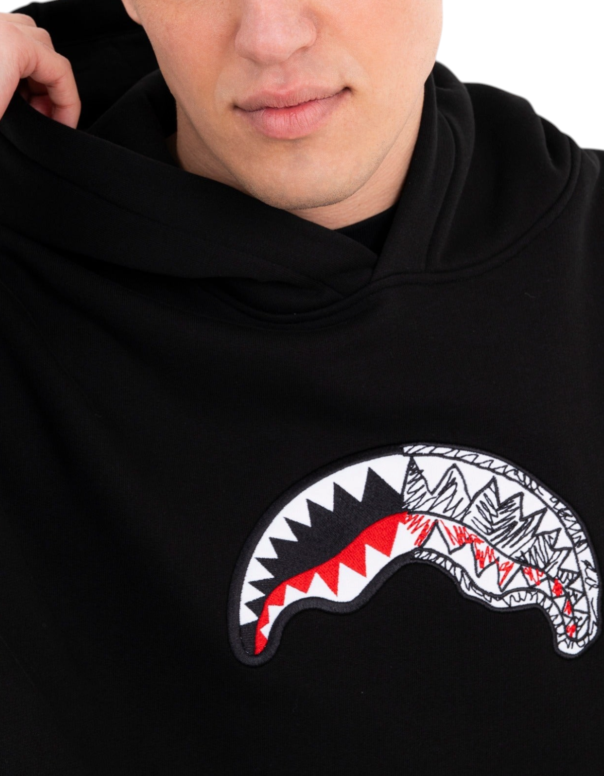Sprayground Sketch Shark Smooth Perfect Hoodie nero - indossata, dettaglio stampa Shark
