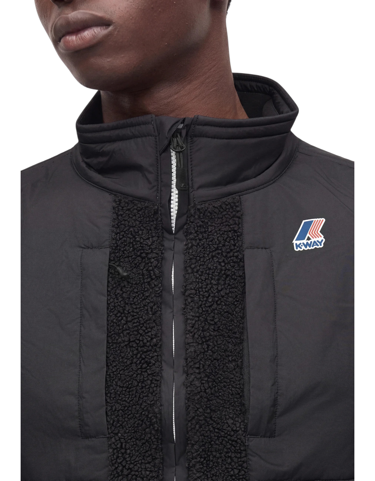 Dettaglio della felpa K-Way Vital 4.0 Orsetto Black Pure di DevidLabel con texture in pile e logo sul petto