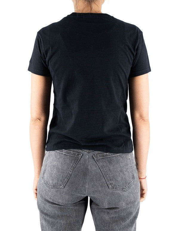 Emilie w Brillo T-shirt