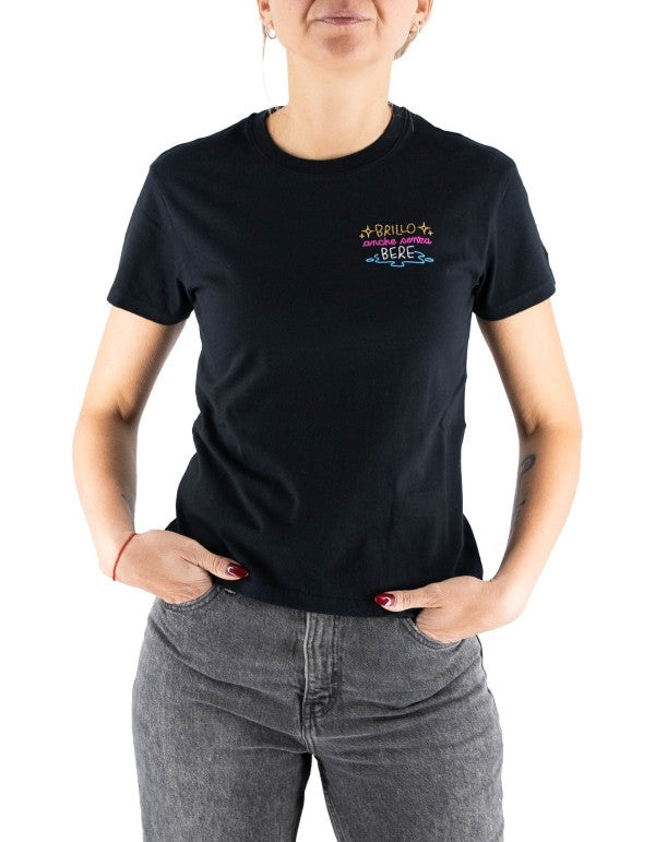 Emilie w Brillo T-shirt