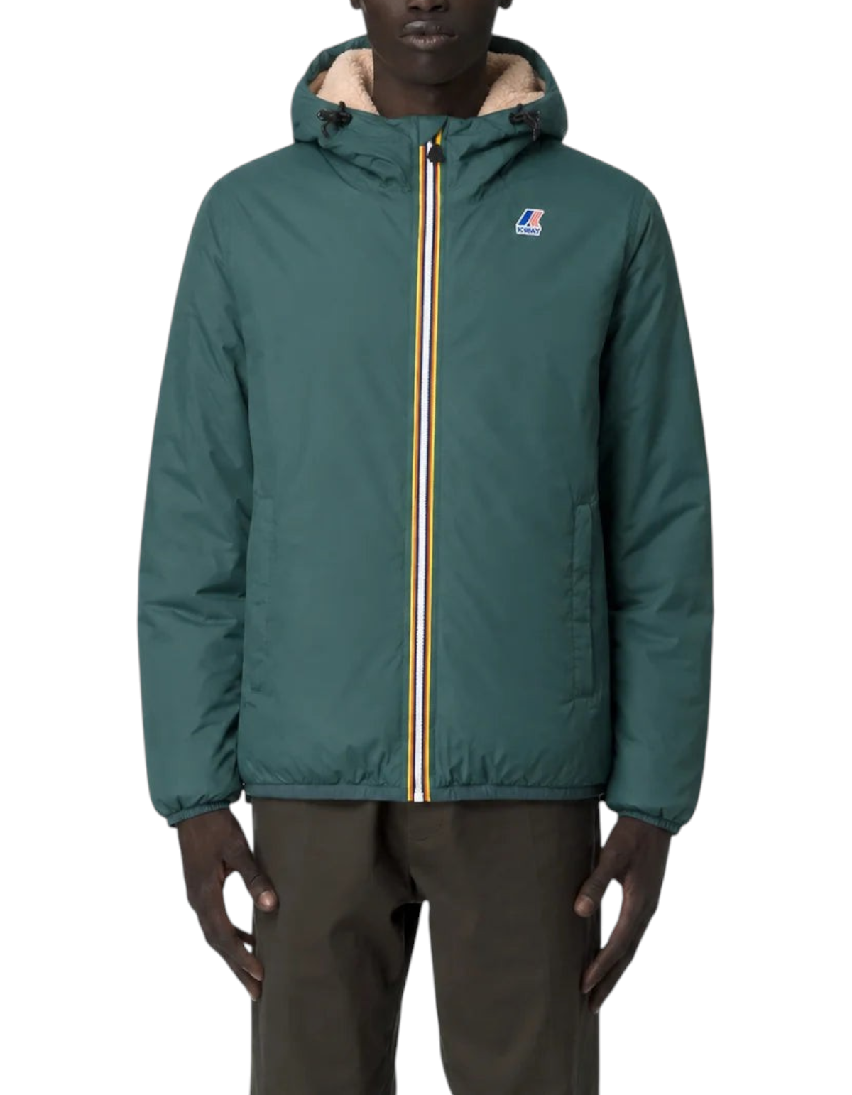 Modello indossa giacca K-Way Le Vrai 4.0 Claude Orsetto verde scuro con interno in pile, brand DevidLabel