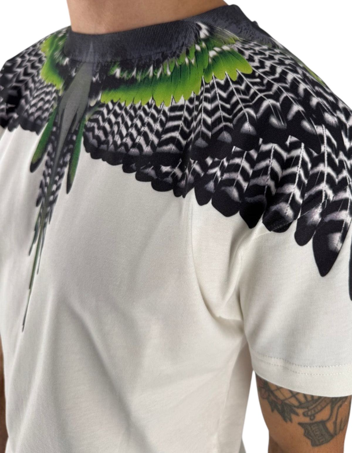 T-shirt Marcelo Burlon County Of Milan color cocco in cotone con iconica stampa ali su DevidLabel