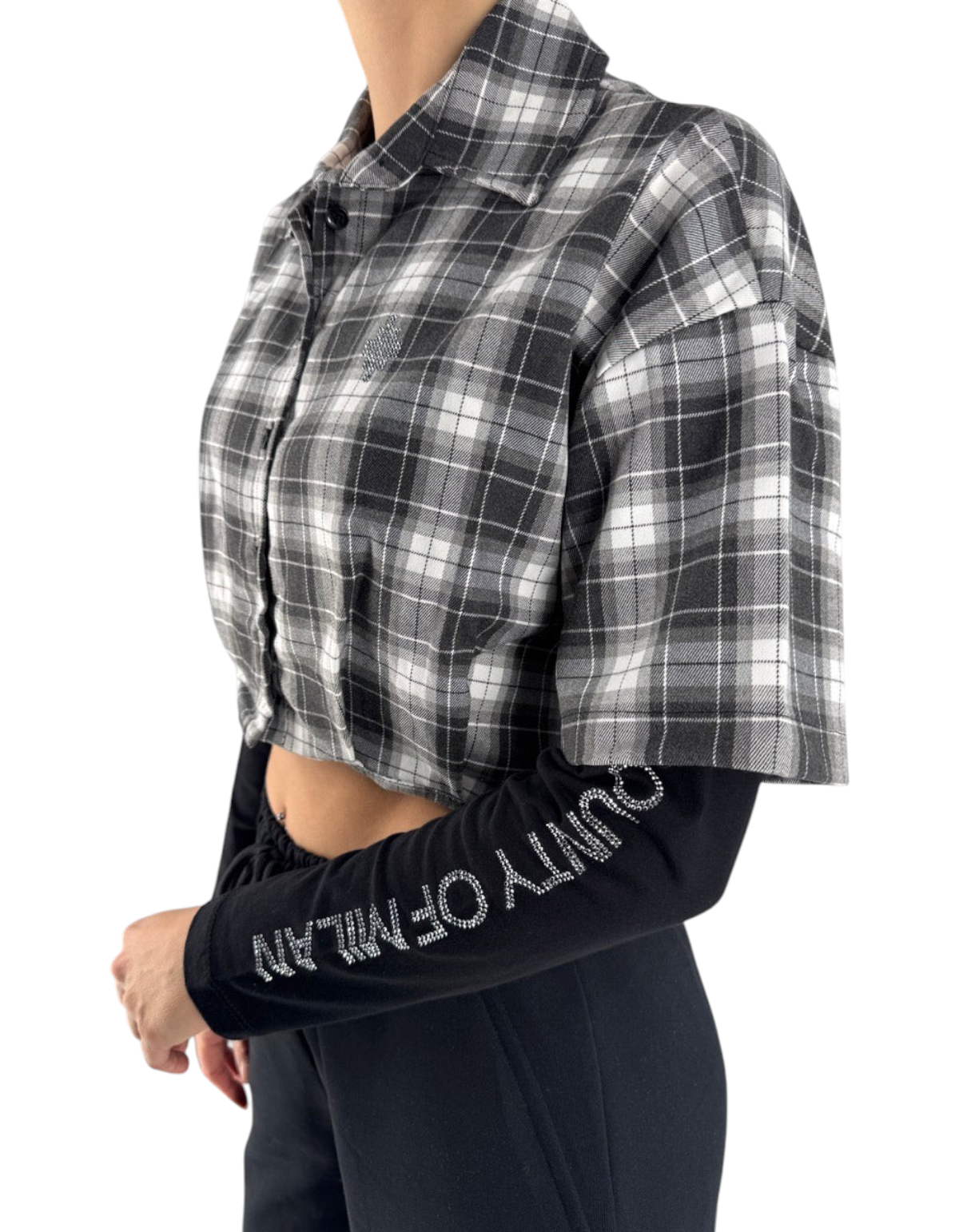 Camicia crop DevidLabel in flanella a quadri bianco e nero con maniche lunghe in jersey nero e logo