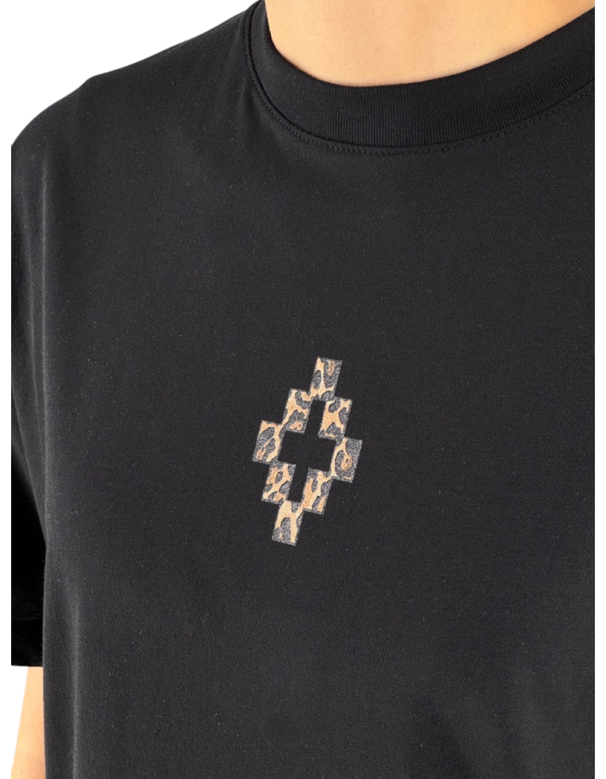 Maglia in jersey nero DevidLabel con logo a croce stampato in fantasia animalier sul petto