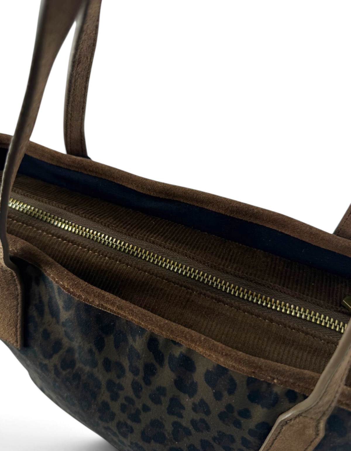 Dettaglio della borsa a spalla DevidLabel City Bag Mid Wax con stampa leopardata scura e finitura cerata